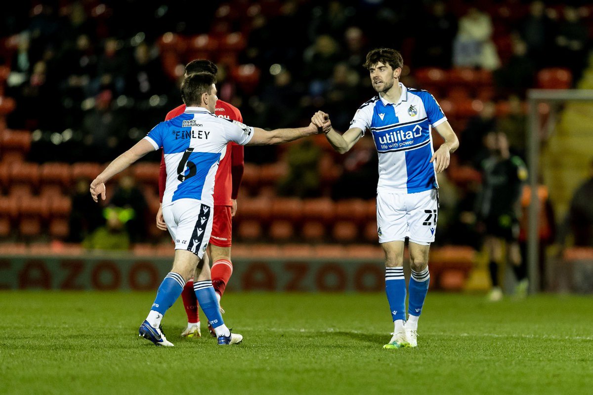 Joey7Barton's tweet photo. Superb team performance. 3 more points and another clean sheet.

Amazing travelling support again, thank you 💙

Rest, Recover and go again at The Mem Saturday.

See you there. 👍

#UTG #Kaizen #SPDB https://t.co/2feOupPAfj