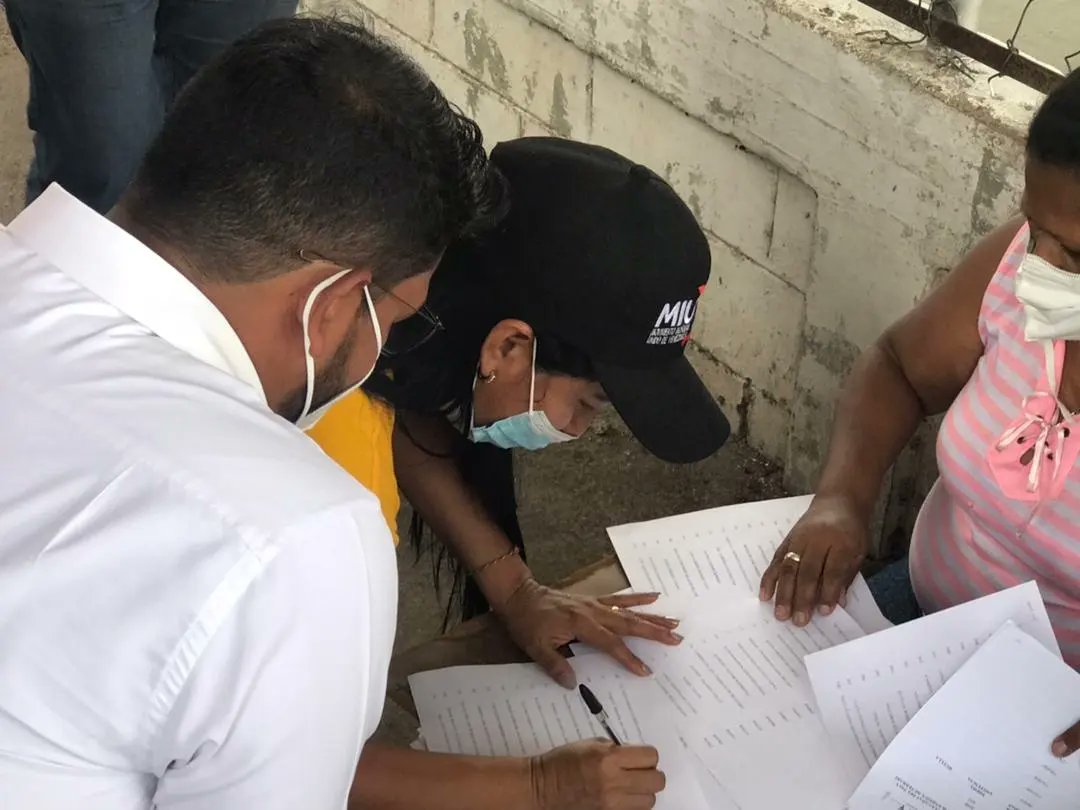 Que orgullosa me siento de ser militante del <a href="/PartidoPSUV/">PSUV</a>. Hoy de manera exitosa se desarrollaron en las UBCH del municipio Atures, las asambleas para la postulación y elección de los delegados que nos representarán en el V Congreso del PSUV y IV de la <a href="/JuventudPSUV/">Juventud PSUV</a> ¡Venceremos!