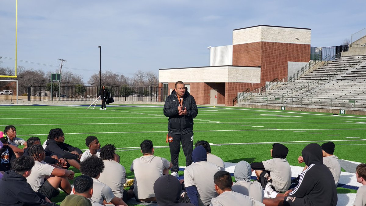 WestMesquite_FB's tweet photo. "I don't care if it's JV or varsity! I want to win! We compete at west mesquite!"
#ChampionshipHabits #Takeemtodeepwater 

- @Coach_Sandoval1 https://t.co/0OX2wglEUo