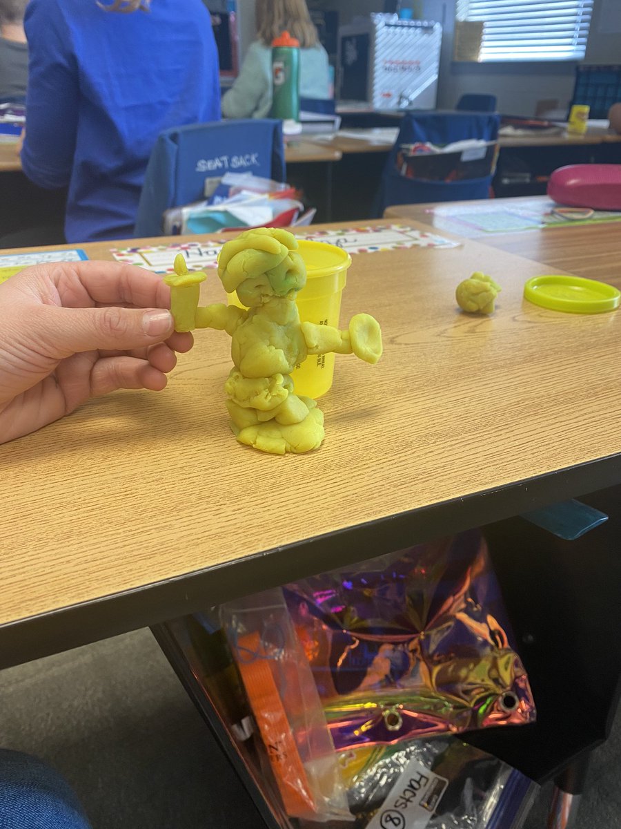 AprilWachal2's tweet photo. Next up on our landmarks tour was the Statue of Liberty! After learning some facts, we made our own Statues of Liberty! #STEMeducation #lakeviewvikes @ShellCreekVikes https://t.co/pZohcSpZhR