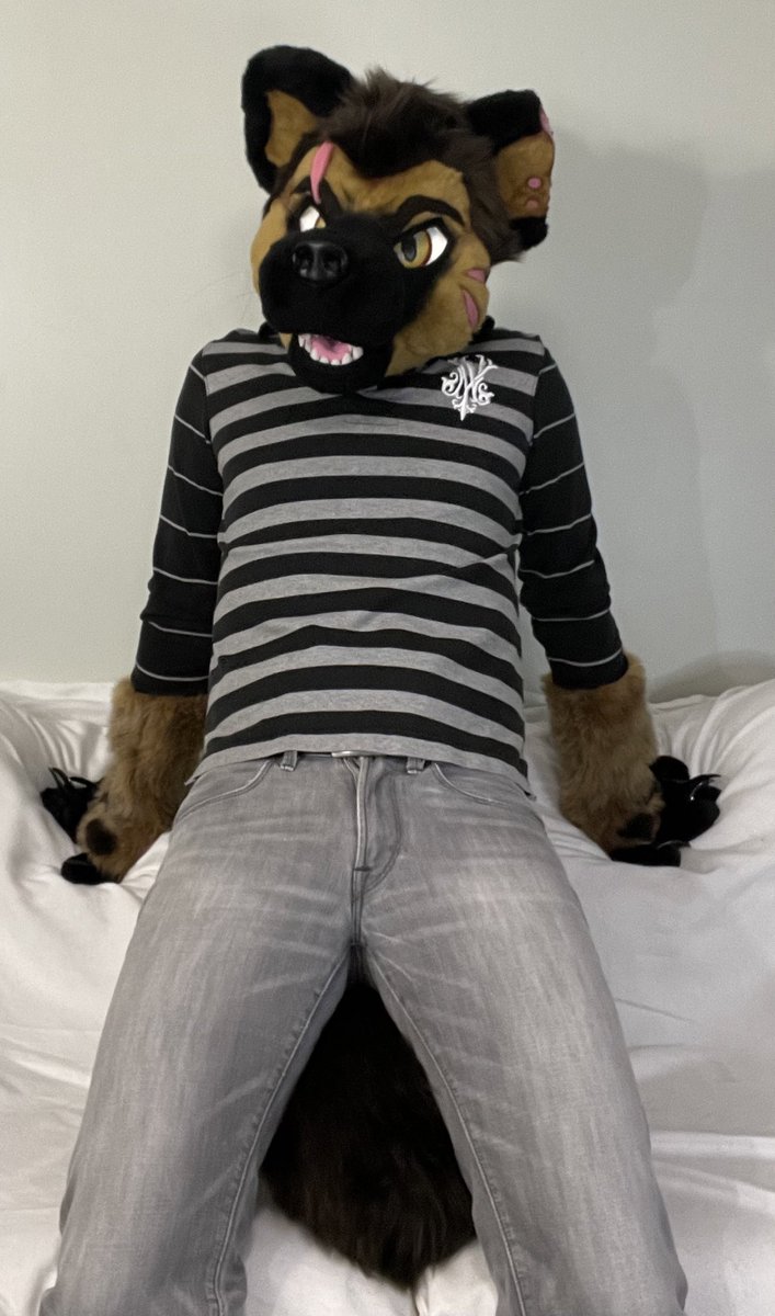 ArrgokGnoll's tweet photo. So back in #Gnollvember I took a ton of photos for a daily posting challenge.  Some I never used so I think I will start to post more of them.  Not sure what the plan was here but I assume it was not a success. #tryitouttuesday #fursuiter https://t.co/5kruQY1ZNO