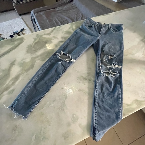 Panda_b3ar's tweet photo. So good I had to share! Check out all the items I'm loving on @Poshmarkapp #poshmark #fashion #style #shopmycloset #levis #anthropologyheihei #bananarepublic: https://t.co/h0ppDO0x6k https://t.co/K2oV6KuqB4