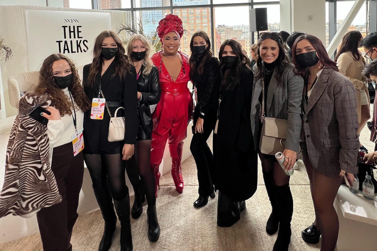 Mizzou's tweet photo. #Mizzou x #NYFW
@MizzouAandS student Lexie Schrock represented MU at this year's New York Fashion Week. Read about her experience: https://t.co/VzniEq2dwk https://t.co/tjlK1OUmp0