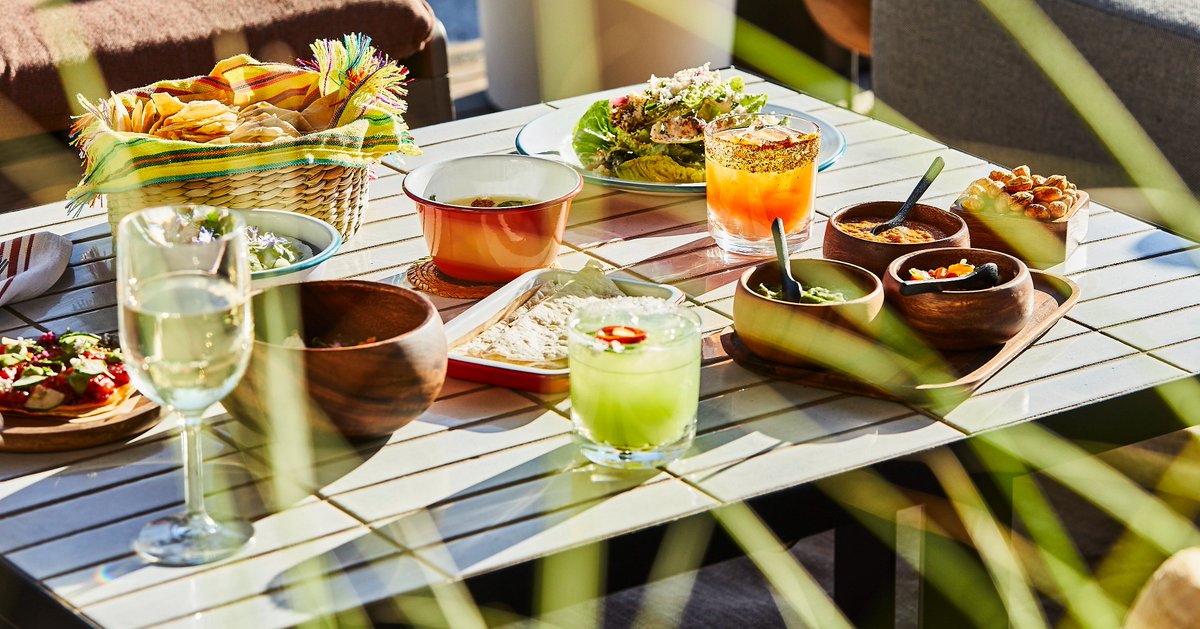 solageauberge's tweet photo. Soup of the day: Tequila!

Cheers to National Margarita Day with En El Último Minuto, a pink guava-based sour, and Eddie’s AP, created with mezcal and topped with spicy, dried pineapple.

#SolageResort #AlwaysAuberge #MargaritaDay https://t.co/FPYMCI80a1
