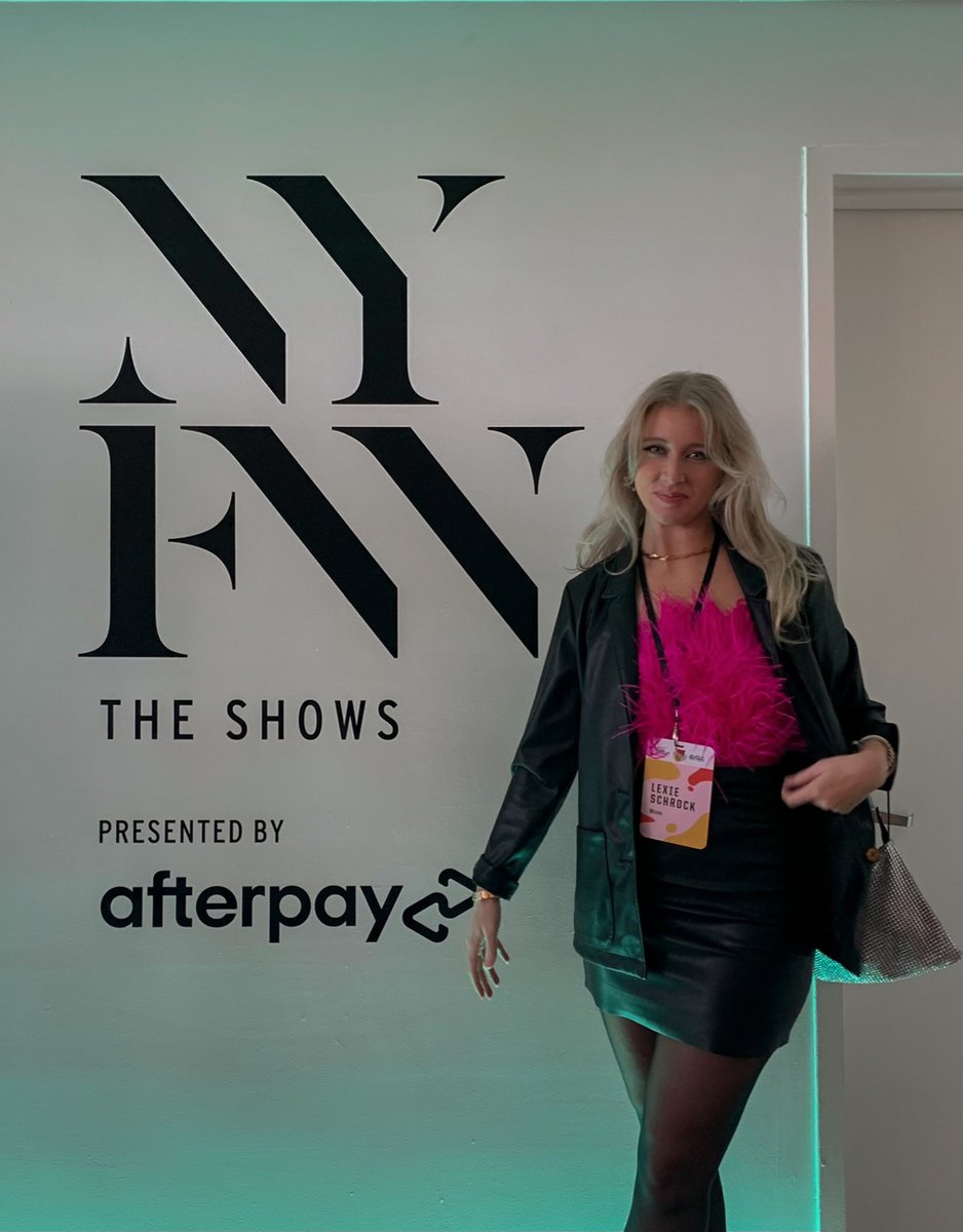 Mizzou's tweet photo. #Mizzou x #NYFW
@MizzouAandS student Lexie Schrock represented MU at this year's New York Fashion Week. Read about her experience: https://t.co/VzniEq2dwk https://t.co/tjlK1OUmp0