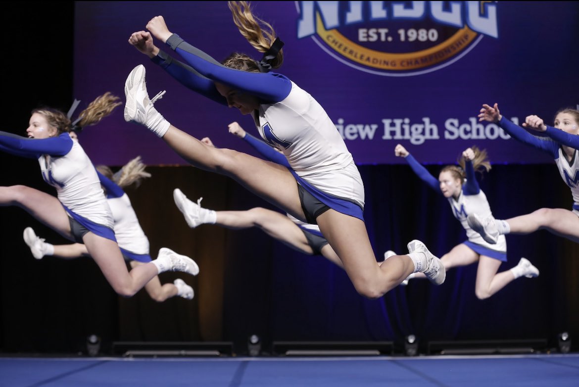MidviewCheer's tweet photo. Waiting for the music to start ➡️ DING DING DING 🤩 https://t.co/Fzp3xepa2D