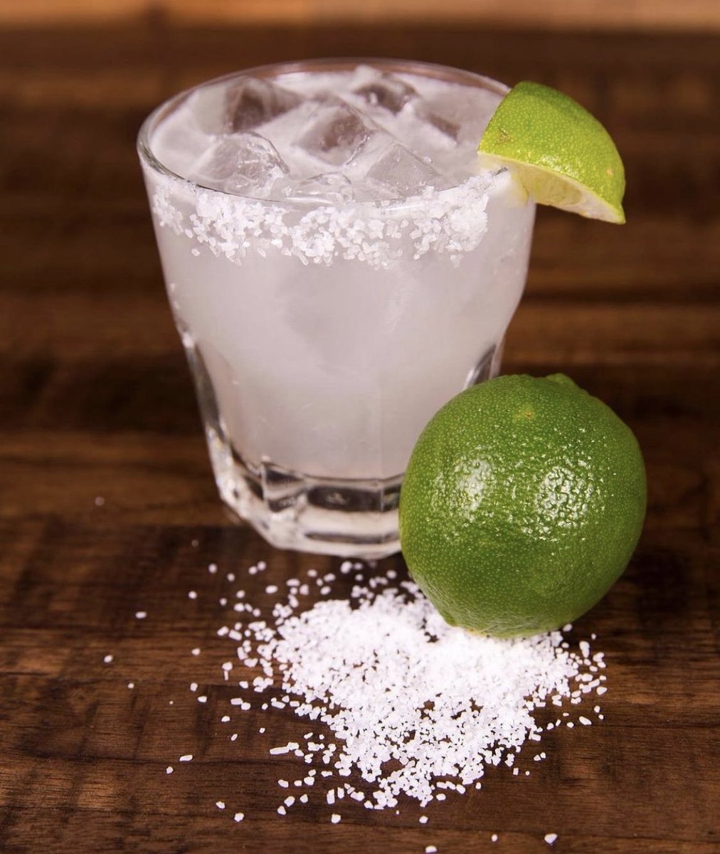 It’s #nationalmargaritaday !🎉 Not that you needed an excuse for a Tuesday night marg anyways 😉🥂 Come on out to any of our locations to enjoy any of our many hand-crafted margaritas, always made with fresh lime juice🔥