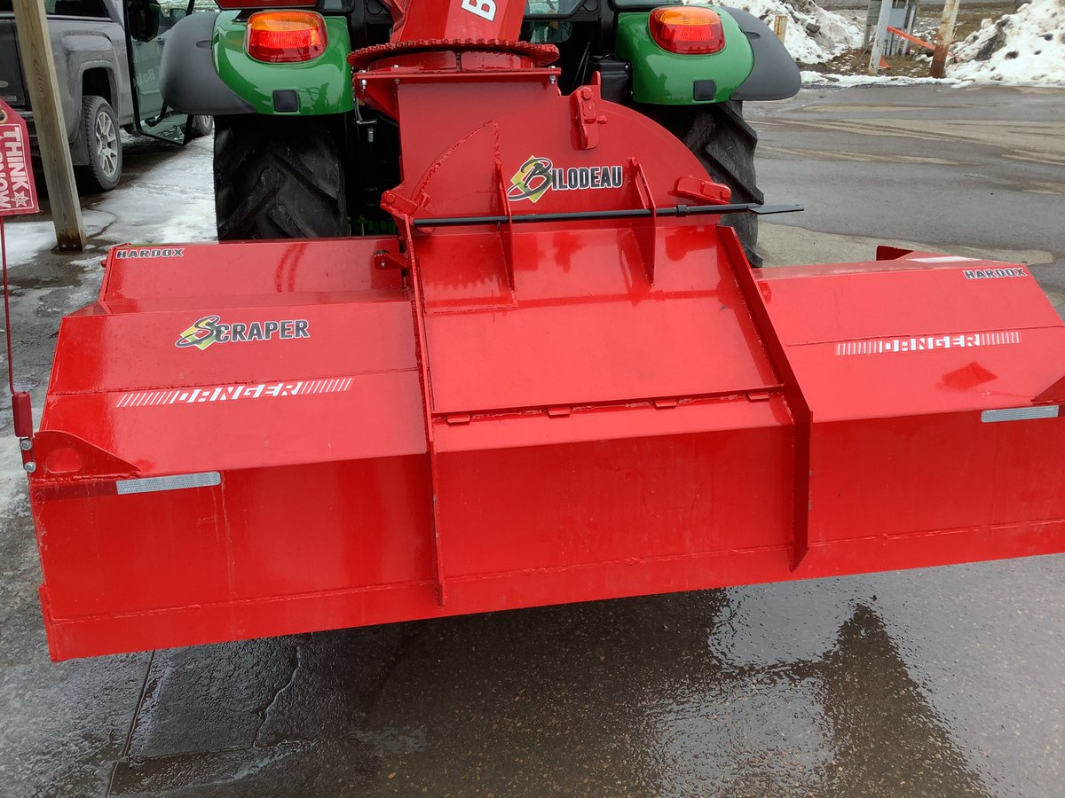 SnowblowVermont's tweet image. Getting ready for Friday with this new whip.  @rundarkmark rolling in style in @essexjunction