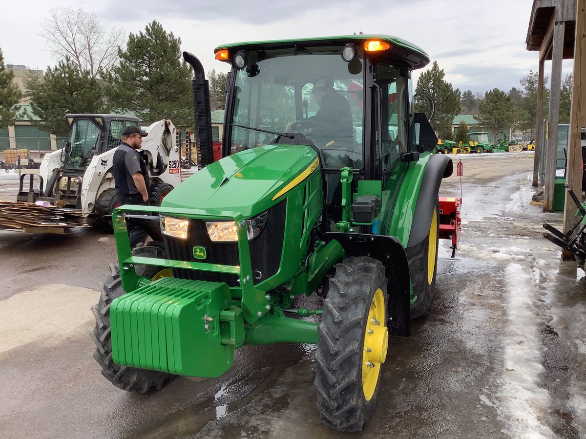 SnowblowVermont's tweet image. Getting ready for Friday with this new whip.  @rundarkmark rolling in style in @essexjunction
