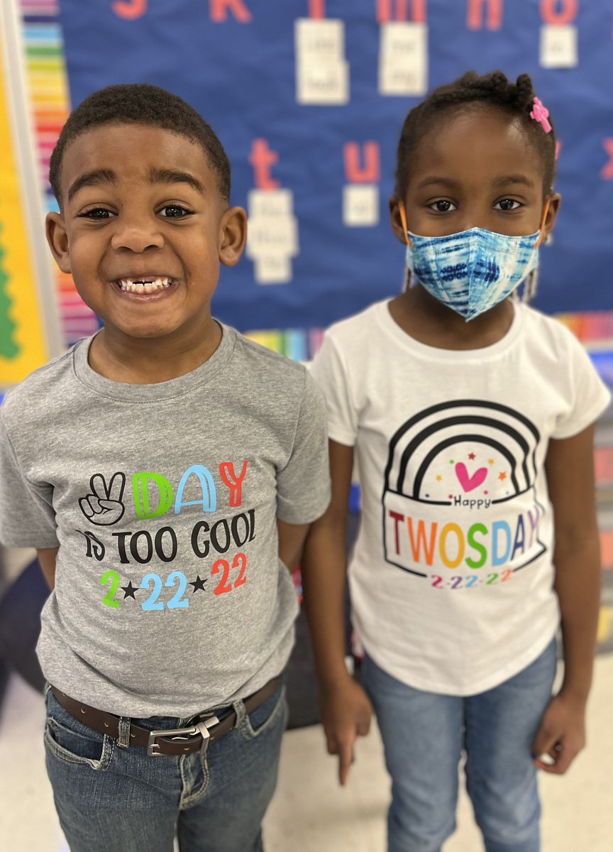 MrsSconyers's tweet photo. What a TWO cool TWOSDAY @OldPointeElem ! #OldPointeStrong https://t.co/2cvHV2PUVV