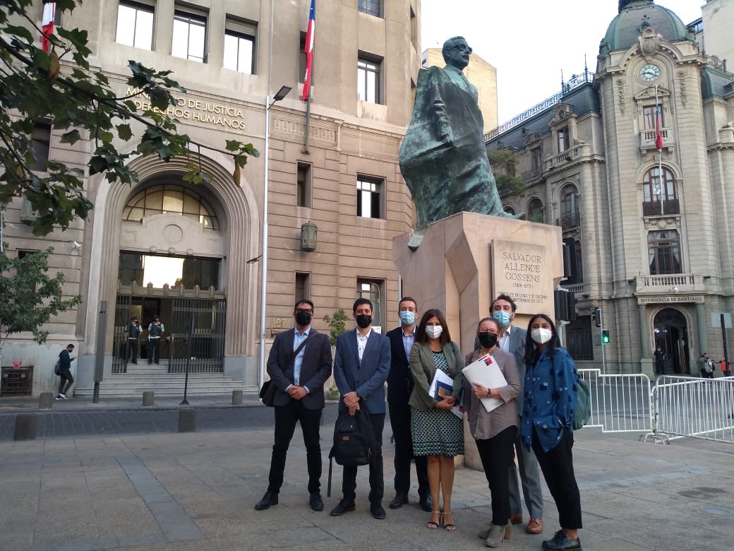 mriost's tweet image. Terminando primera jornada de traspaso con parte del equipo para @MinjuDDHH Estaremos junto a subsecretari@s @HOberreuter @jgajardofalcon recibiendo información de cada una de las divisiones, unidades y servicios dependientes para preparar nuestra llegada el #11deMarzo 🌳Seguimos