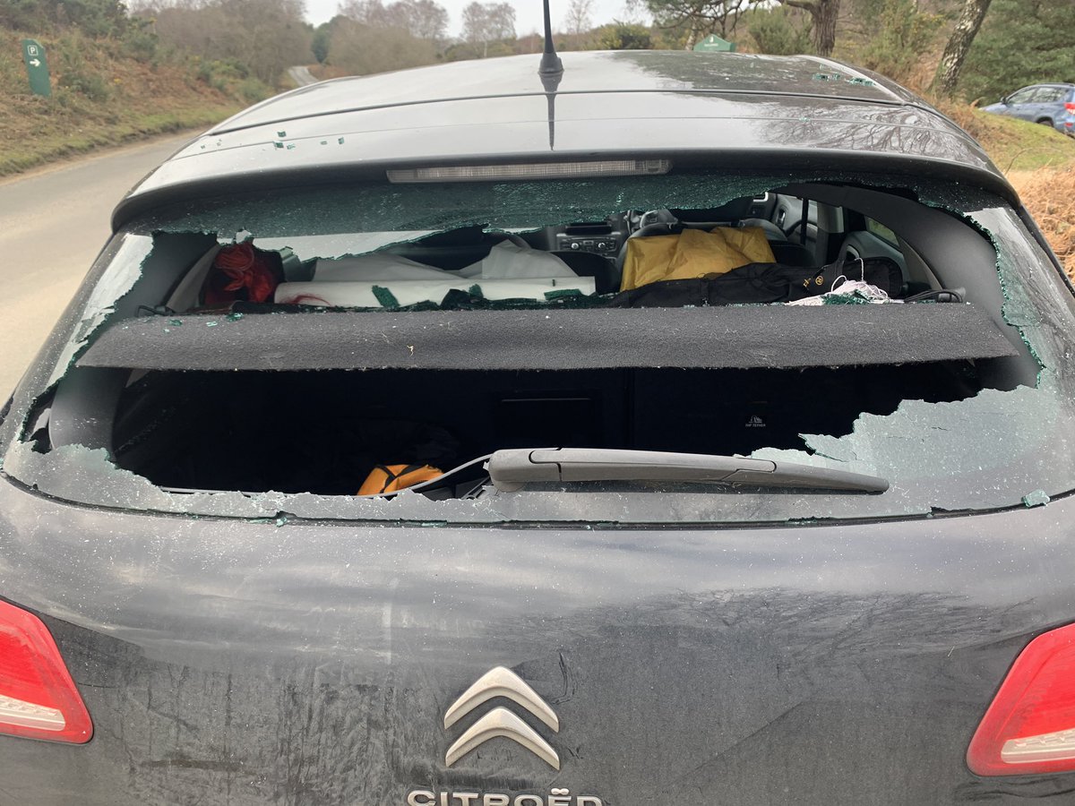 martineshaolin's tweet photo. Shocked to discover My car broken into in New Forest.Theives stole all my camera and training equipment. I’ve found the location of these thieves in Southampton on my AirPods tracker , hoping the @HantsPolice can track down these criminals.  @ukshaolin @WeCommunityUK @HayesHants https://t.co/AUZtcoLLy8