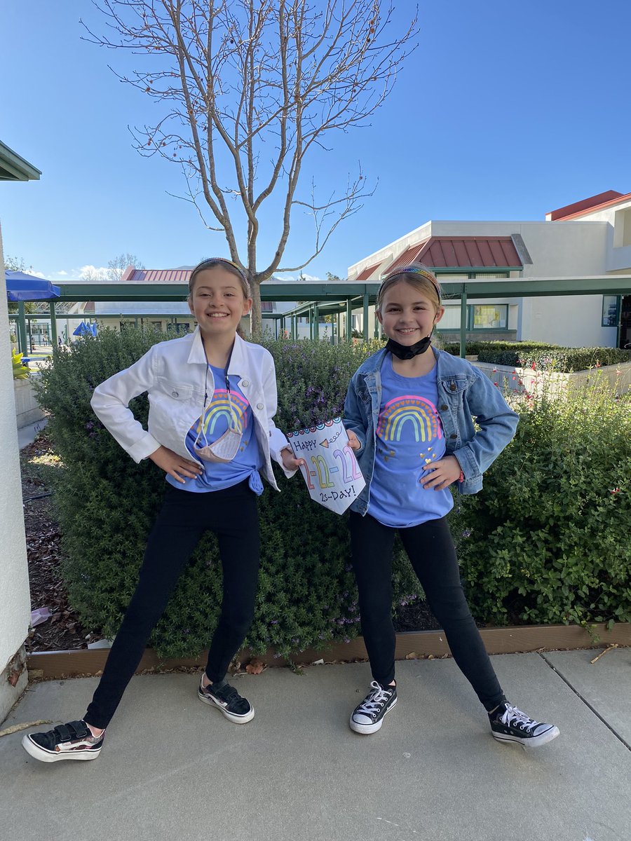 ms_smithTL's tweet photo. 2/22/22 2:22:22 ‼️@TLSHawks #TwinDay @TierraLindaPTA https://t.co/zWvqnvfJJn