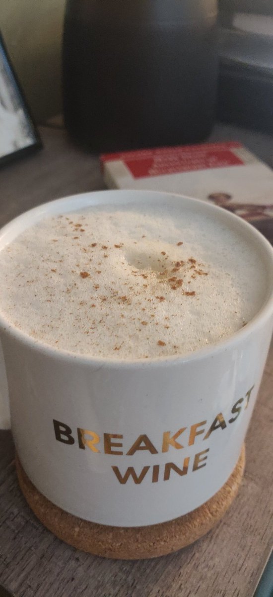 MitchCumstein56's tweet photo. A nice oat milk vanilla latte with a little sprinkle of cinnamon. Treat yorself, kings.
#breakfastwine #basicbitch https://t.co/SK4gQ0Huyp