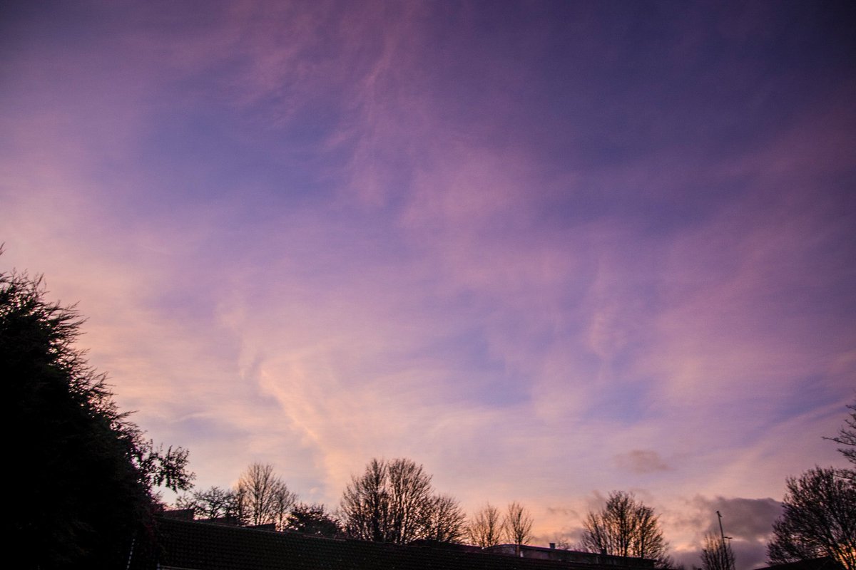 ephemeralisall's tweet photo. This skyline looks like something out of a fantasy novel
#cloud #clouds #cloudsOfTwitter #cloudporn #sky #skies #skiesOfTwitter #skyporn #nature #photography #naturePhotography https://t.co/bYKKTcUZP0