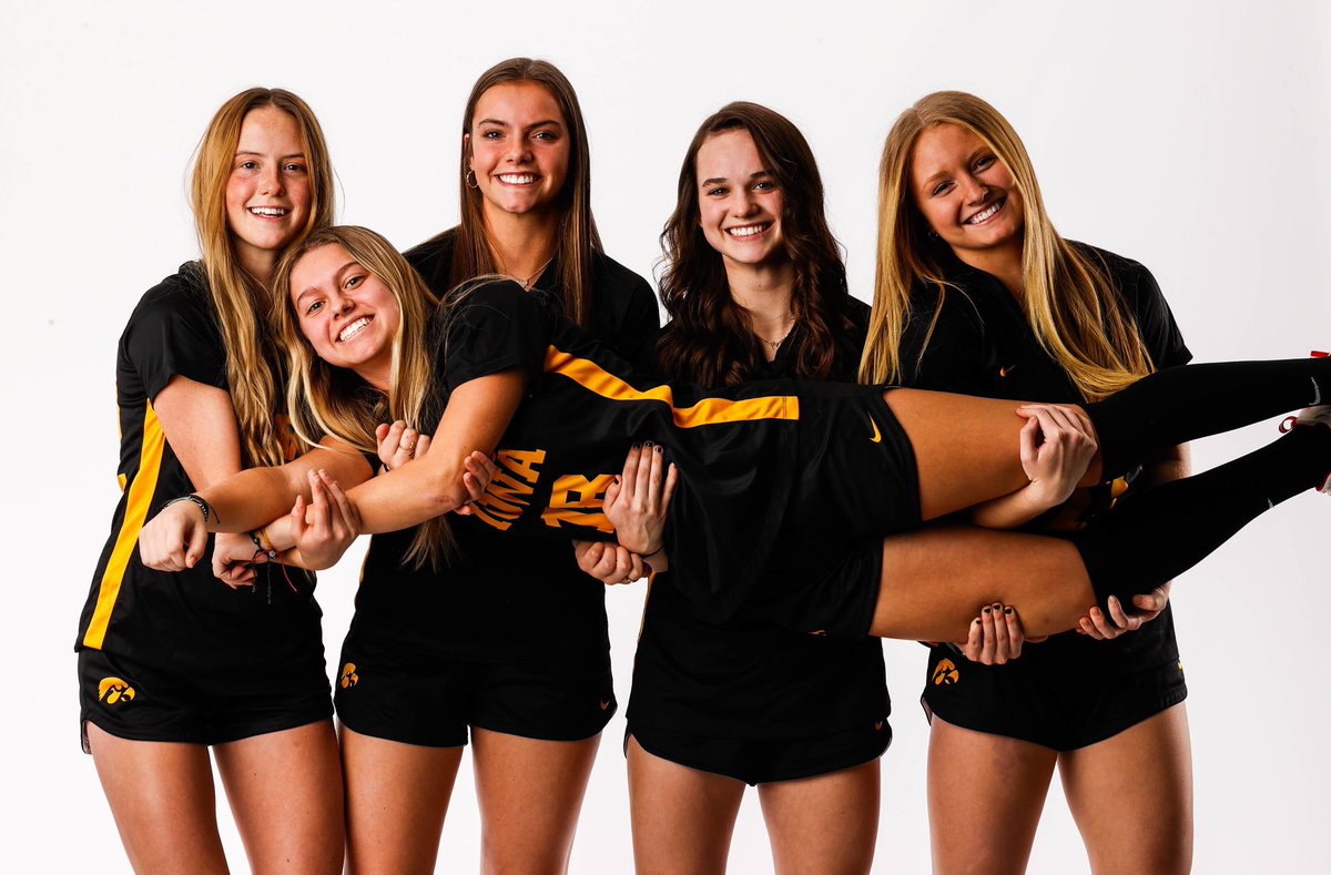 aubreyhahnnn's tweet photo. 2022 Hawks 🐥🐤🔜 @HawkeyeSoccer https://t.co/eKzafyDXiI