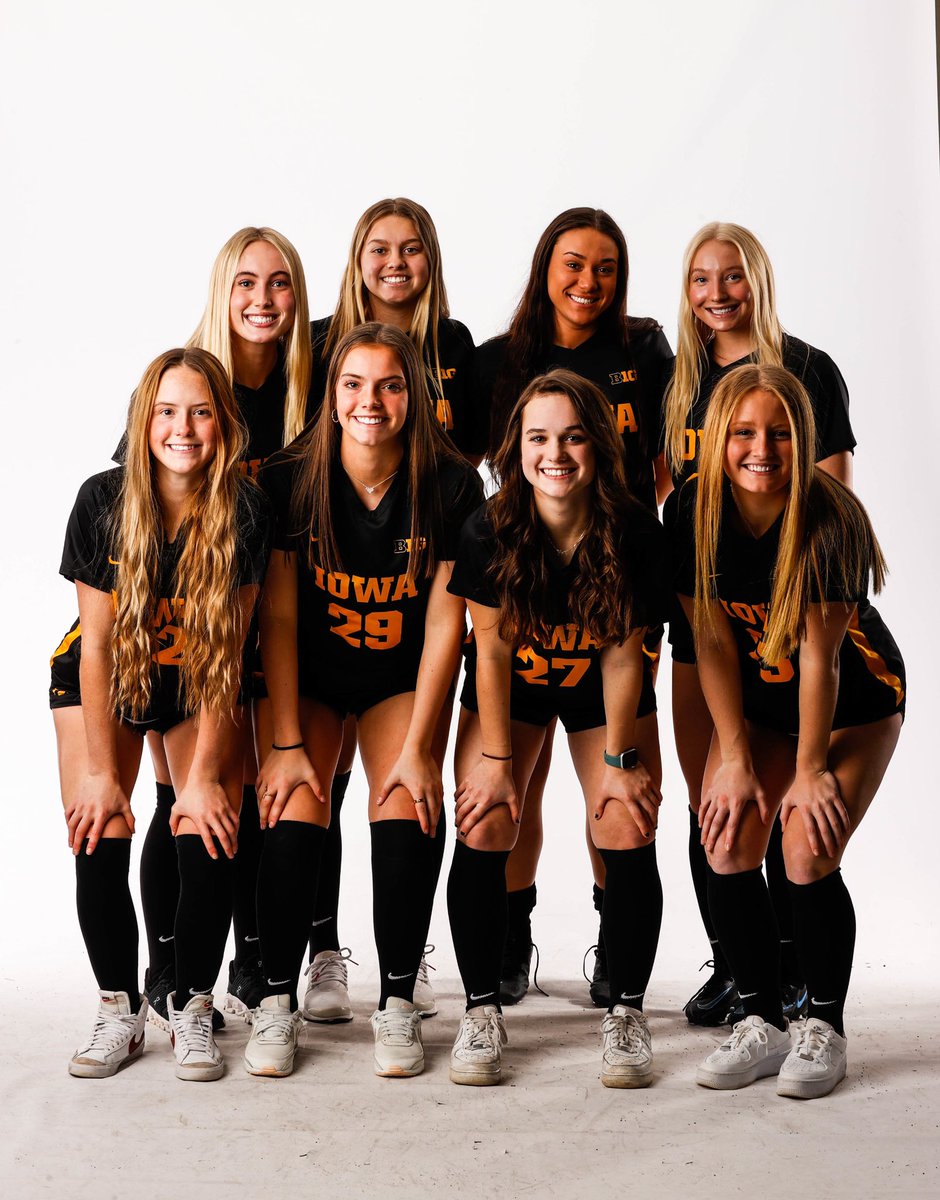 aubreyhahnnn's tweet photo. 2022 Hawks 🐥🐤🔜 @HawkeyeSoccer https://t.co/eKzafyDXiI