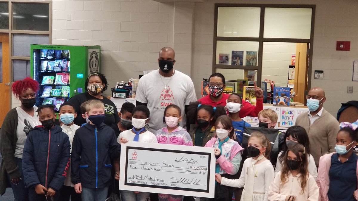 fpratt_eds's tweet photo. #NBAMathHoops showcasing fourth grade students @parksideaps with a special NBA guest Sheldon Williams founder of this wonderful experience! The students truly had a "ball"! 😉 #Luv4Math @apsupdate @AmariusR https://t.co/6T4USR3Yia