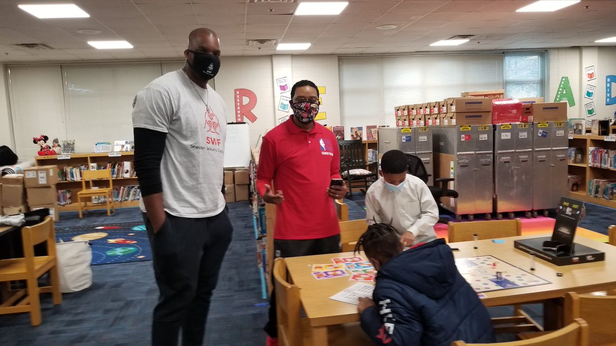 fpratt_eds's tweet photo. #NBAMathHoops showcasing fourth grade students @parksideaps with a special NBA guest Sheldon Williams founder of this wonderful experience! The students truly had a "ball"! 😉 #Luv4Math @apsupdate @AmariusR https://t.co/6T4USR3Yia