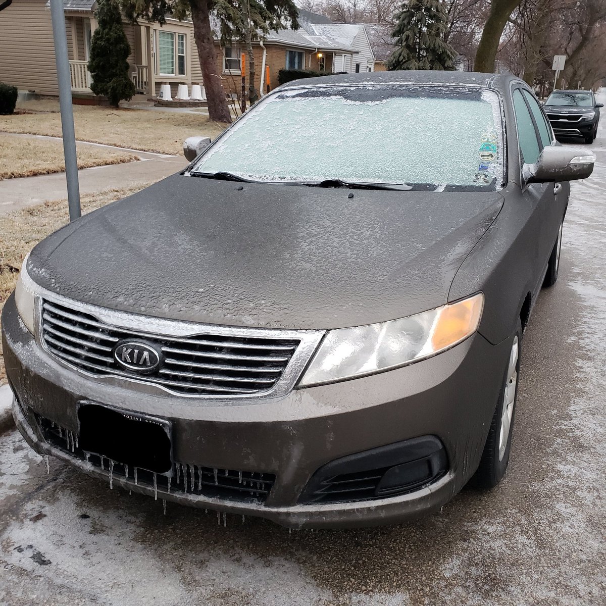 HopivoreAndy's tweet image. Somewhere under this coating of ice is a car...  I hope.
#MidwestProblems