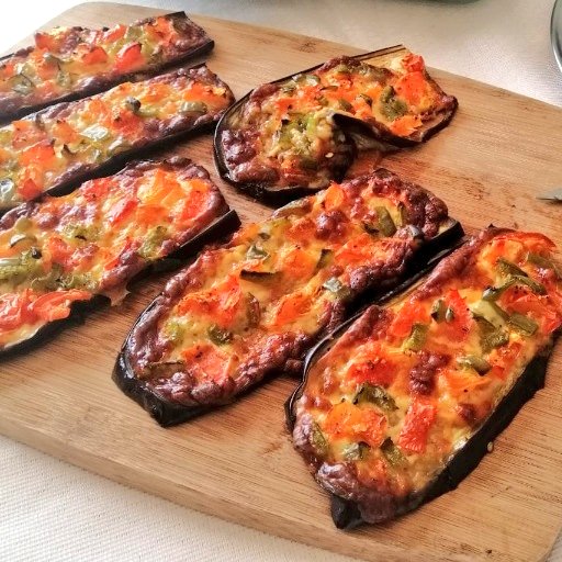 verdurando's tweet photo. Beringela 🍆🍆

Que tal essa dica?

Cortada na longitudinal, com queijo, tomate e pimentão. Hummmm 😋😋😋

Bela janta! Sem farinha, sem industrializados, sem agrotóxicos. Saúde no seu prato é saúde a longi prazo 😉

https://t.co/07WwGfDS3T

#semglúten 
#semindustrializados https://t.co/EKVvNXJtEf