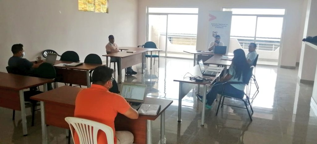 IEPS_Ec's tweet photo. #Azuay| Nuestro equipo técnico zonal 7 socializó y realizó el levantamiento de información a directorio de #FAPECAFES para la construcción de propuesta en el proceso de fondos concursables del #GobiernoDeUSA.

#SomosEPS
#JuntosCumplimos https://t.co/qgFz1rj7Xa