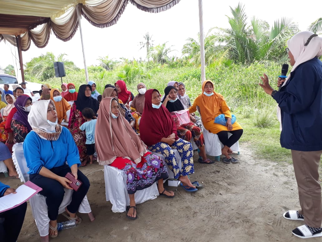 DPPKNTI's tweet photo. Kabid. Penguatan Perempuan Nelayan DPP KNTI Rosienah. Ch memberikan arahan kepada Kesatuan Perempuan Pesisir Indonesia (KPPI) Deli Serdang --
#KNTI #KPPI #INDONESIA https://t.co/LQktQ9NnvP