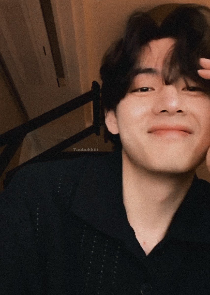 thv_auriland's tweet photo. I vote for #BTSARMY for #BestFanArrmy at the 2022 #iHeartAwards @BTS_twt https://t.co/vI3Pp8A00j