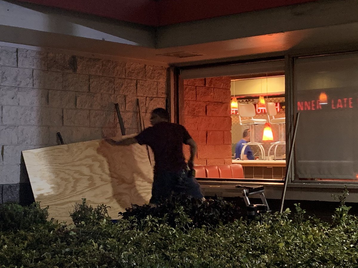 CBS6Lara's tweet photo. Denny’s is already now replacing the glass and boarding up the window. There’s still a crack in the building itself. I’ll be live at 8pm on #thenewsedge on #FOX35Plus and again at 10 on #FOX35 https://t.co/h6yyNfUfJf