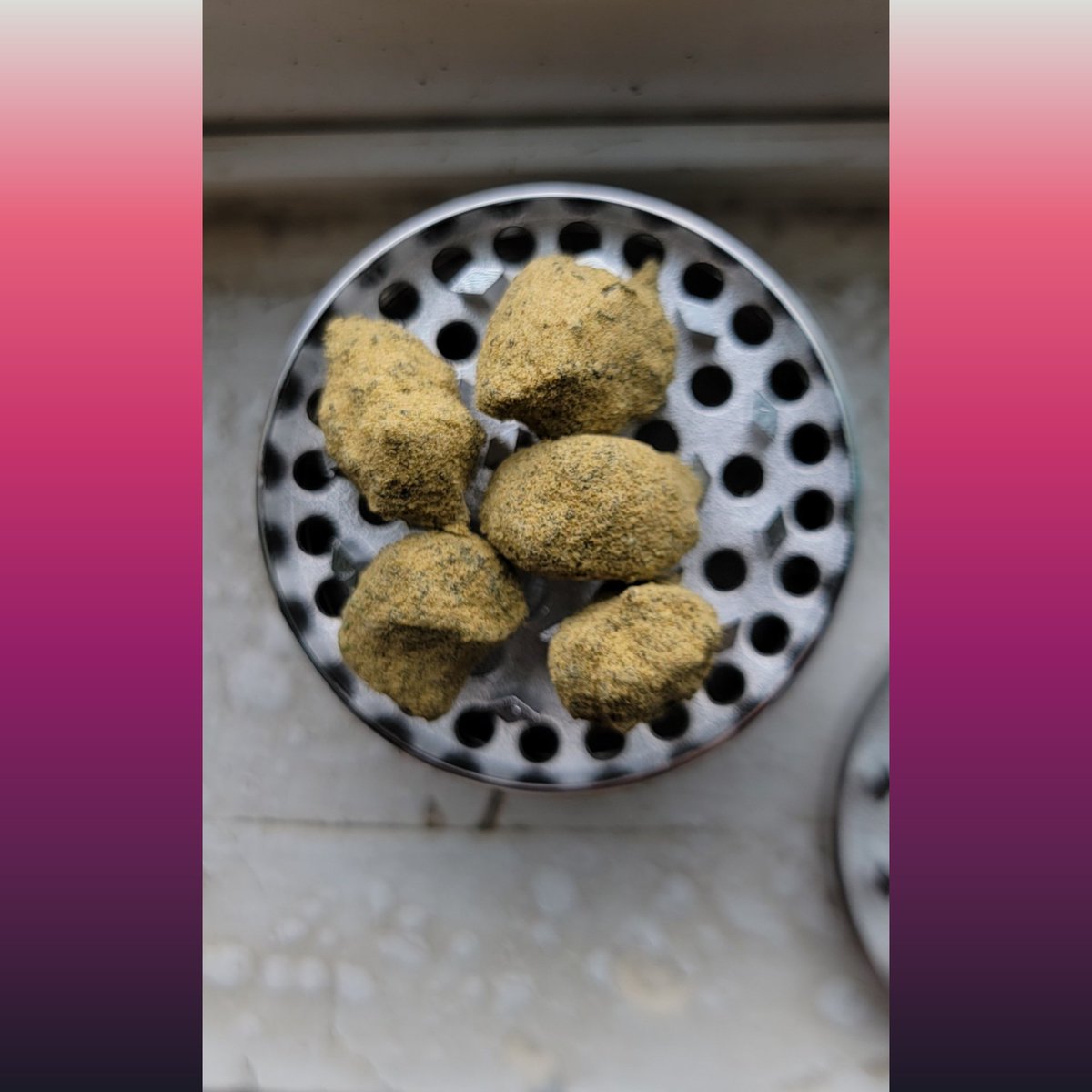 shawnawilliams_'s tweet photo. Some beautiful #moonrocks from @tryplainjane
Check them out everyone
#Mmemberville #CannabisCommunity #TryPlainJane https://t.co/v90yqg1iS7