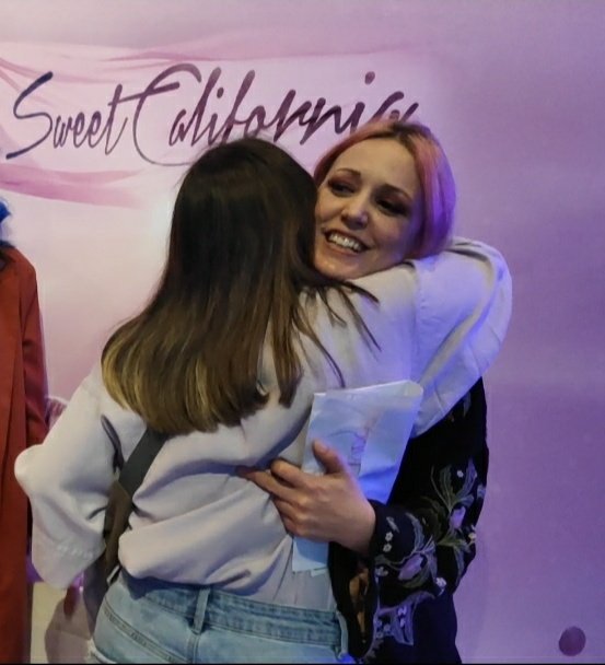 _ivettee3's tweet photo. qué día tan bonito el de hoy. no hay nada mejor que compartir con vosotras una nueva etapa y veros así de contentas. gracias por hacerme tan feliz, nos vemos prontito @SweetCalifornia 💗💗💗 https://t.co/aR5a91OTcv