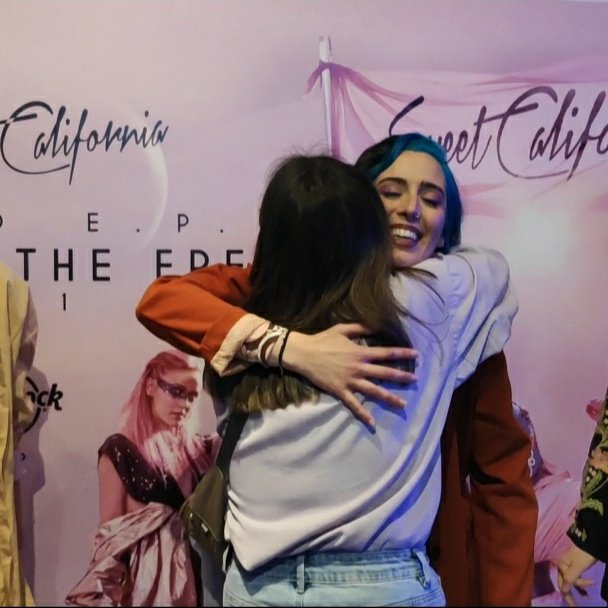 _ivettee3's tweet photo. qué día tan bonito el de hoy. no hay nada mejor que compartir con vosotras una nueva etapa y veros así de contentas. gracias por hacerme tan feliz, nos vemos prontito @SweetCalifornia 💗💗💗 https://t.co/aR5a91OTcv