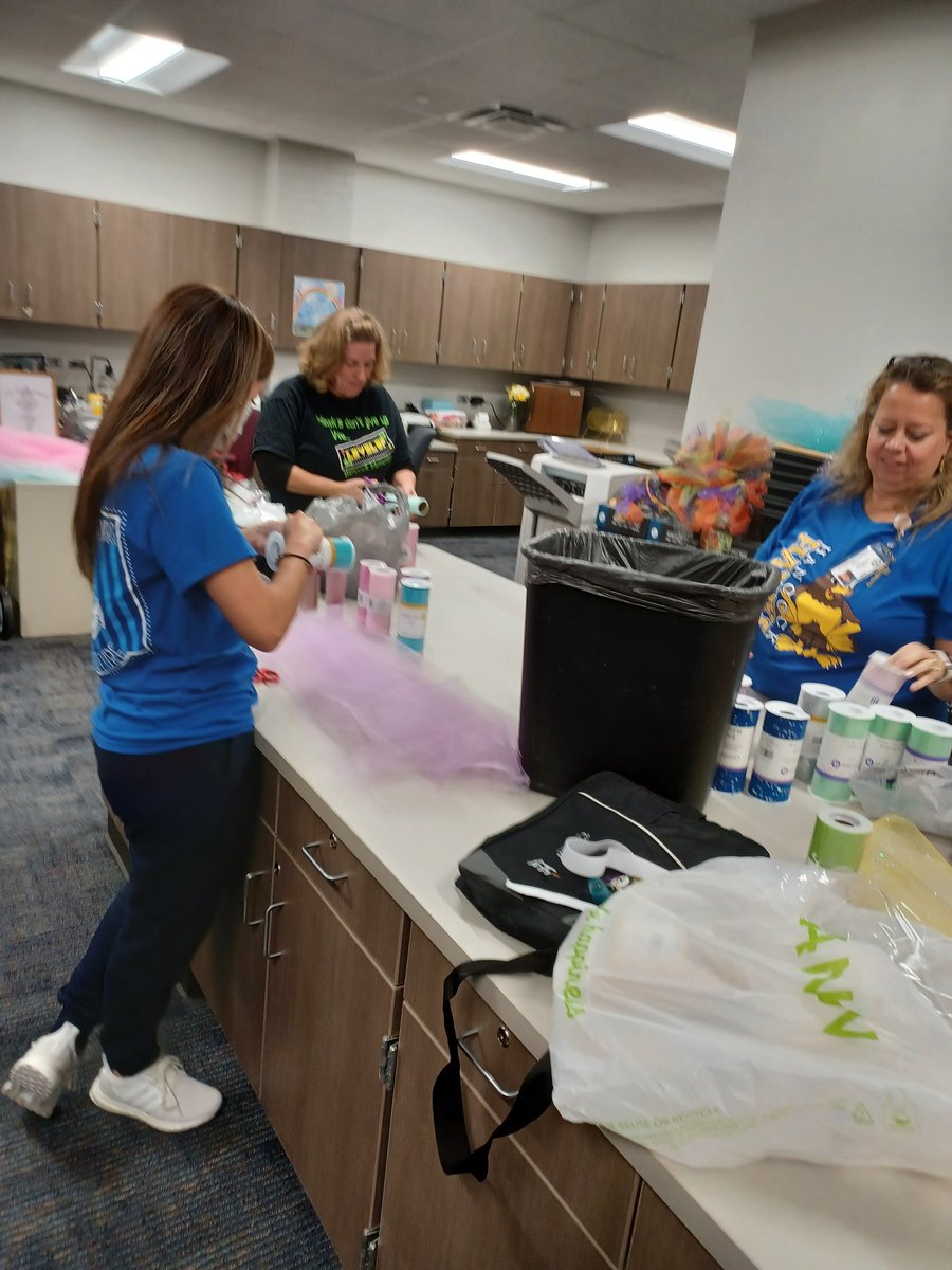 LissaArchuletta's tweet photo. Tutu making party @Hancockcfisd #happeningsathancock #CFISDspirit @CyFairISD https://t.co/QjL7osfK7I