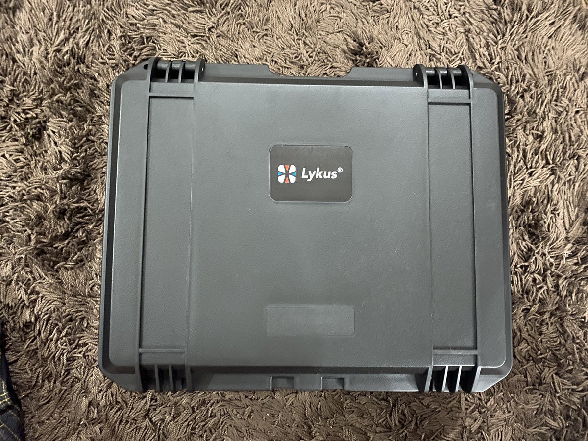 panoramaworld's tweet image. Lykus のAir2s用ケースが到着！
DJI RC PROも収まると言う事で買って見たのですが、かなりいい感じ。

基本アクセサリーとバッテリーが本体含めて6個入るのはいいですね。

#DJI
#ドローン
#rcpro
#air2s