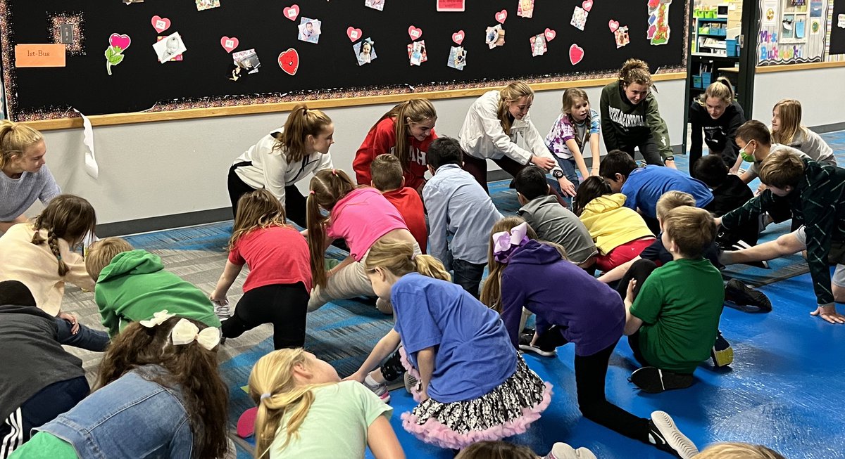 MsWhitt_Teaches's tweet photo. What an awesome treat to have these Carroll cross country girls come to our last running club meeting! Thanks for the inspiration and we hope to see our runners follow in their footsteps 👟👟
@rockenbaughES @CarrollCXC https://t.co/85MSfosQ0V