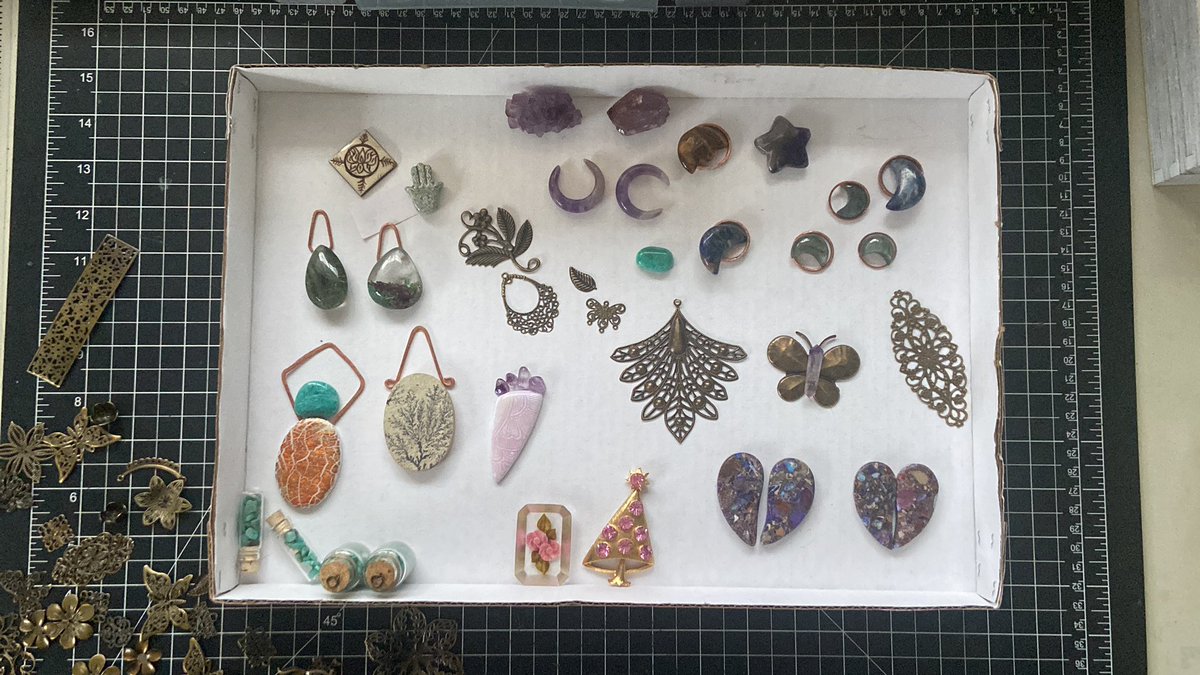 urbnlgndbass's tweet photo. Whatcha doing on this auspicious day? 2/22/22

It’s 10 degrees and snowy, so I’m getting into some fun stuff. 

#createart #sustainable #artlife #livelifecreatively #electroforming #22222Day https://t.co/WIMVLkG5Lk