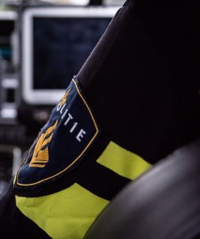 maartenbrink's tweet photo. Mijn gedachten gaan ook echt uit naar de collega die de verdachte aan heeft gereden. Heldhaftig en doortastend! Maar realiseer je dat deze agent nu onderwerp van onderzoek voor de Rijksrecherche is. Dat is niet prettig en kan lang duren.
#Amsterdam #leidseplein #steundepolitie https://t.co/GgmB1cjTqx