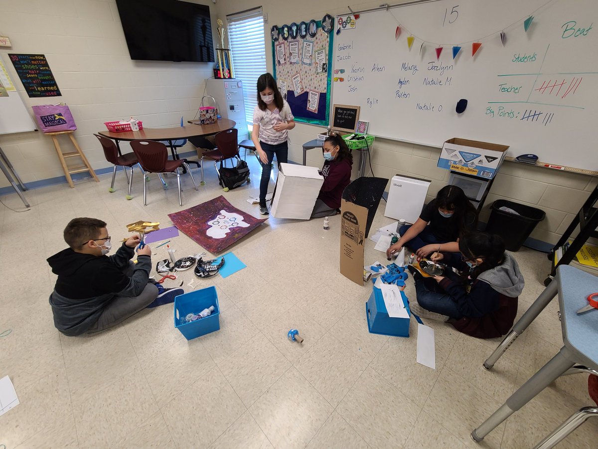 STEMing at its finest. 😌🙌❤️⚙️
These engineers have been preparing for their showcase next week. I am so proud of all their hard work! #STEMeducation #2ndAnnualSTEMshowcase #Engineering #Collaboration #MoonToMarsMission <a href="/DrRodriguezElem/">Dr. Rodriguez STEM Academy</a> <a href="/HarlingenCISD/">HCISD</a>