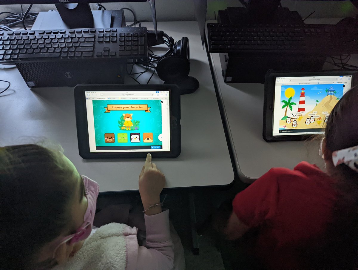 Ocelotscode's tweet image. It&apos;s #DigitalLearningDay and my little coders always enjoy learning with 🙌 @nearpod  &amp;amp; Apple Classroom🙌The part of the lesson they love the most is their formative assessment using Nearpod&apos;s 💙Time to Climb💙 They especially loved the new game themes! #TechXplore @Dr_Fidelio
