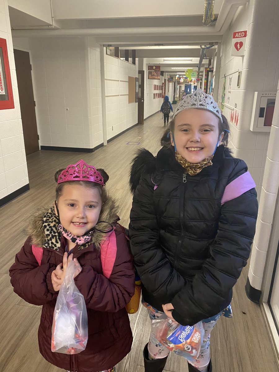 <a href="/MannEaglesSPS/">Mann Elementary</a> celebrated Two’s- day with tutus, tiaras, ties, tye dye, and twins! The two minute dance party at 2:22 this afternoon topped the day off! <a href="/officialSPS/">Springfield Public Schools</a>