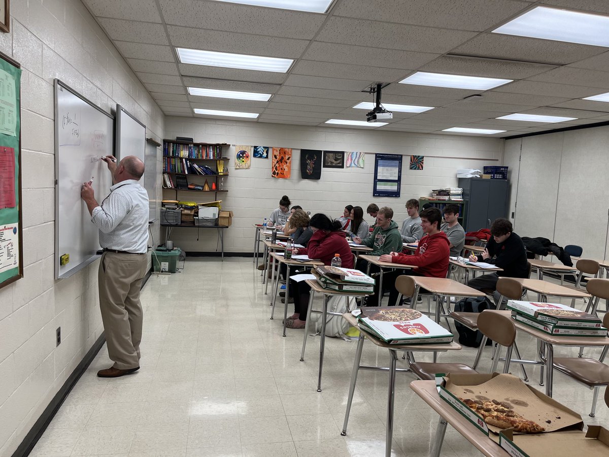cschell32's tweet image. These Rocket scholars &amp;amp; Mr Slagle putting in the extra prep time for their CCP calculus tests makes me burst with that Rocket pride!  ❤️🚀💚