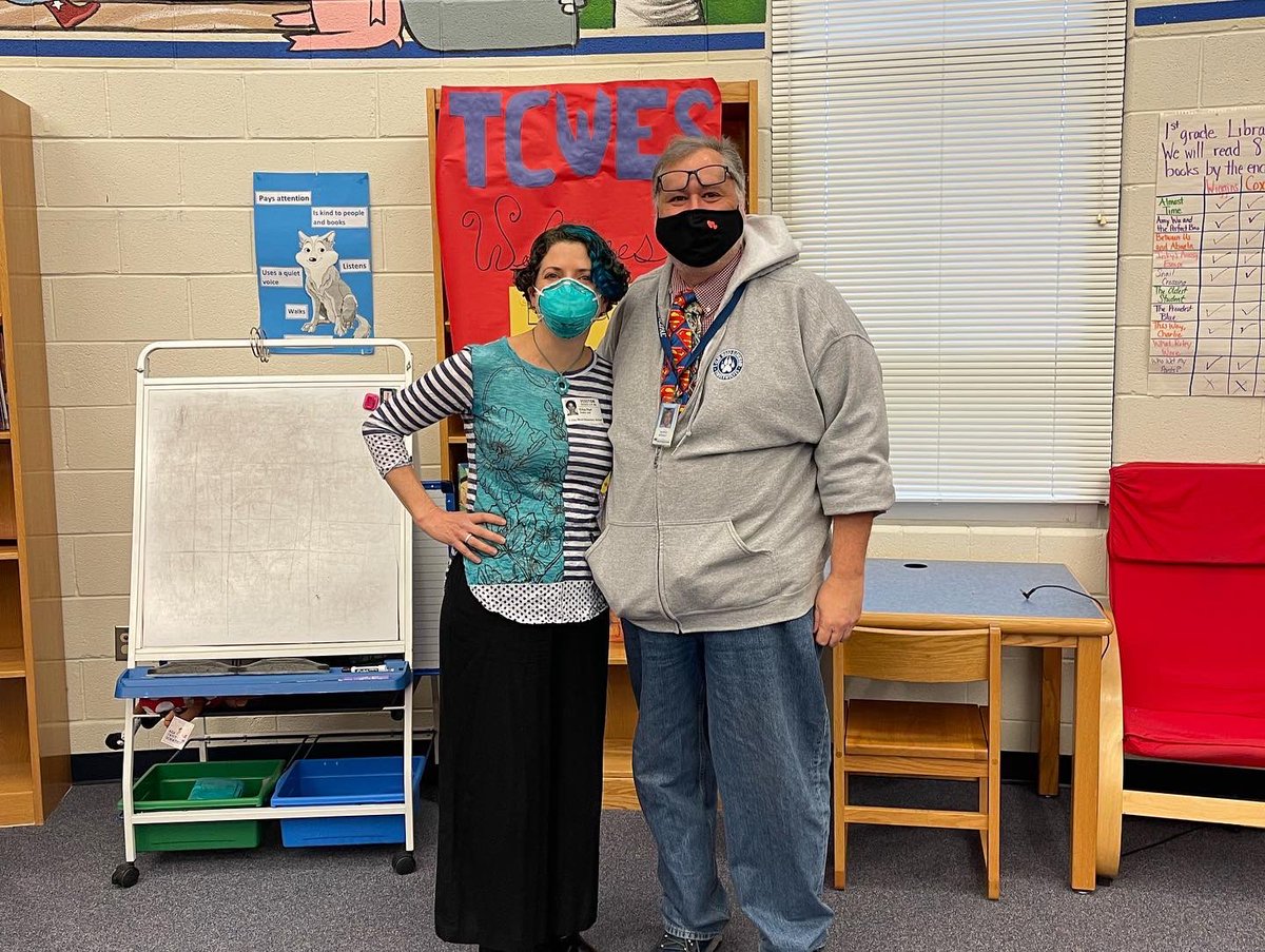 AndrewBuchheit's tweet photo. We loved meeting and listening to author @ericaperl today!! #TimberwolvesROCK #TimberwolvesREAD https://t.co/p1nFfeL5ta