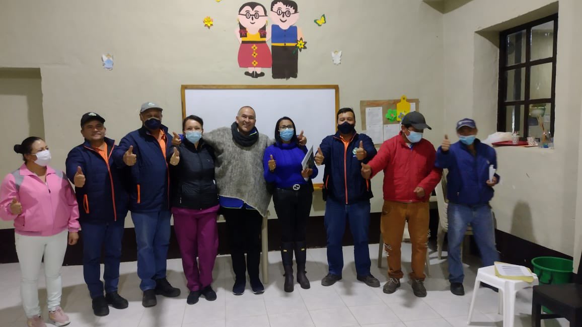 sunetcolofc's tweet photo. @sunetcolofc da la bienvenida a los nuevos afiliados del Comité Seccional de #SUNET de Simijaca, departamento de Cundinamarca. A partir de ahora hacen parte de la organización sindical de mayor proyección y crecimiento en Colombia #ElSindicaliamoNoDescansa @GermanSUNET https://t.co/di7aFxD1eE