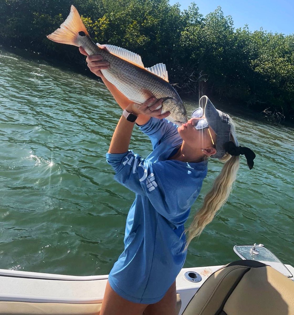 xtine_pulliam's tweet photo. Last Fishing Date Before We Head To Japan🙏🏻⚾️💪🏻🎣  #SocialDistancing #ReadyForBASEBALL #Fishing #Japan #Baseball #LETSGETTHATRING https://t.co/zdClYHHUzB