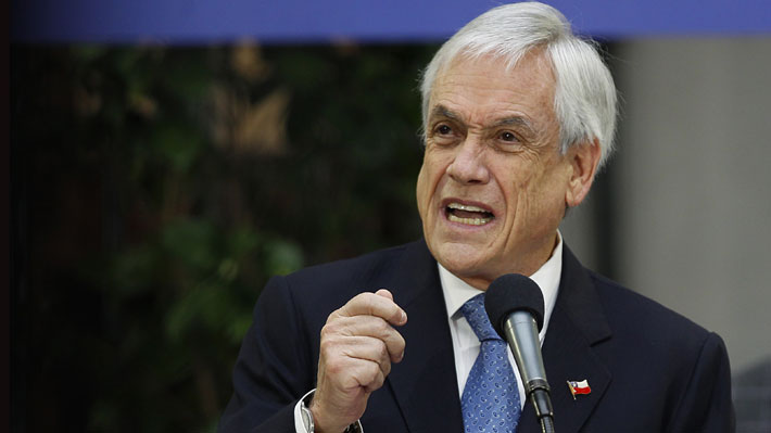 Meruanista's tweet photo. Piñera anuncia sanciones a Rusia por Ucrania: "Se prohibirá el uso de la montaña rusa en Fantasilandia" https://t.co/9RUB0j2l8Z