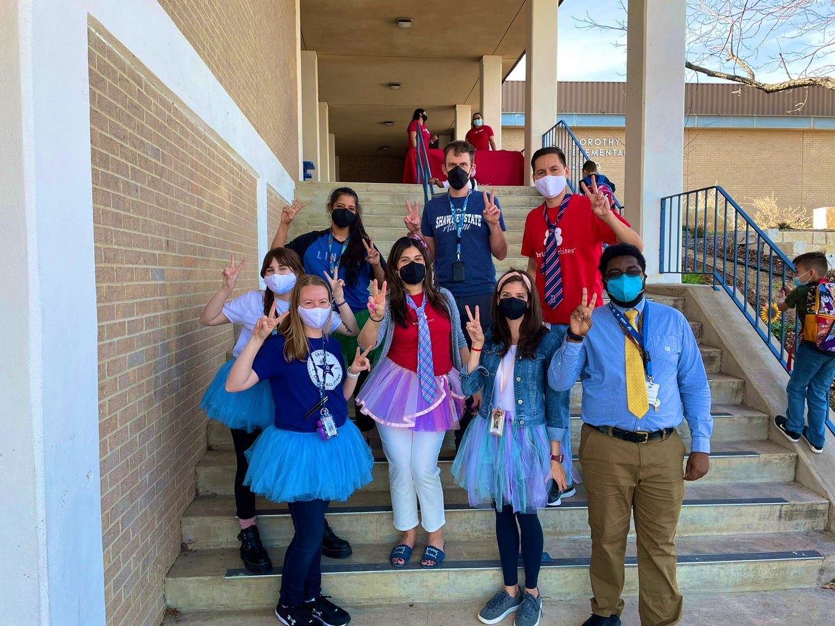 LinderEagles's tweet photo. Twins, tutus, and ties—oh my 2/22/22❣️❣️❣️@AISDElementary @AustinISD https://t.co/VyQgYtIZLo