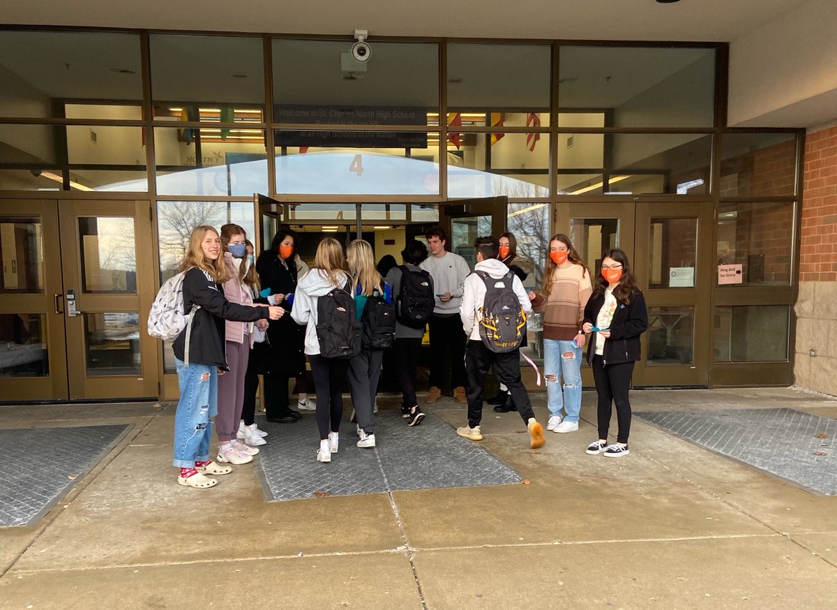 dmarre_surges's tweet photo. I have had the pleasure of being a RAMbassador my past four years of highschool, and so thankful we could spread kindness safely this past RAM week. I am so grateful that this amazing organization has become such a valuable part of SCN culture! 
@RandomActsSTC 
#scnblessed https://t.co/uzBqBpN8Zf