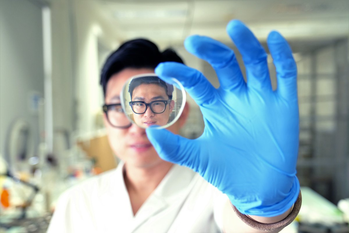 NTUsg's tweet photo. A new #durable #antifogging #coating for #plastic surfaces developed by #NTUsg scientists can keep glasses fog-free. It also 'self-cleans’ so frequent coating reapplication is not required, cutting cost and waste. #NTUsgResearch @elsevierphysics https://t.co/uyBOvJVWyB https://t.co/kW77jYidb0