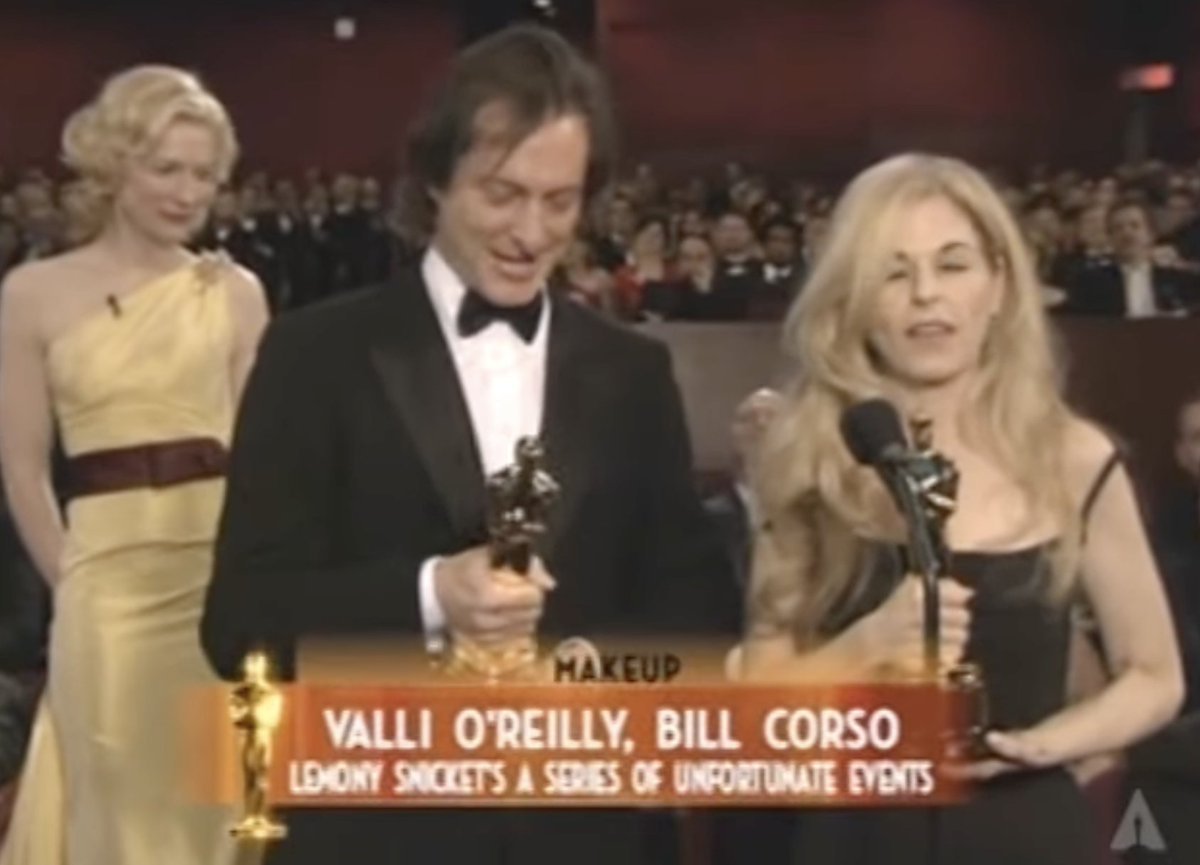 nikowl's tweet photo. The #Oscars are lucky there wasn't Twitter back in 2005 because remember when they had some categories presented on the aisles of the Kodak Theatre? #PresentAll24 https://t.co/DbkRq3rrxA