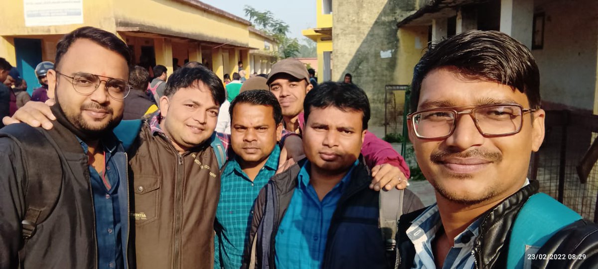 ShikshaBihar's tweet photo. बिहार शिक्षक बहाली

चयनित शिक्षक अभ्यर्थी अपने अपने स्थल आज सुबह से ही पहुंच रहें।।🌹💐
#नियुक्ति_पत्र 
#नियुक्ति_दिवस https://t.co/uTLkCRydHZ
